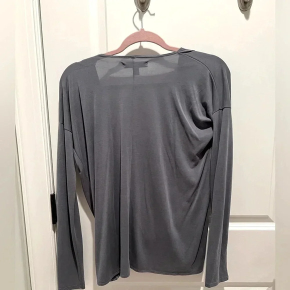 Abercrombie & Fitch drapey long sleeve shirt size XS - Picture 3 of 3